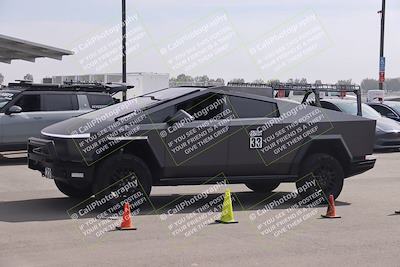 media/Oct-19-2025-Speed Ventures (Sun) [[a6e7fe67be]]/Around the Pits/